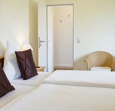 Отель Fruehstueckshotel 3*