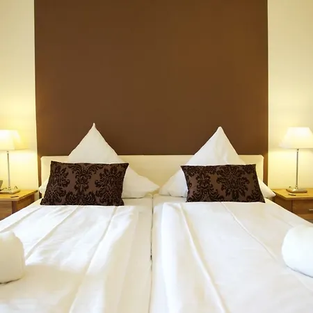 מלון Fruehstueckshotel