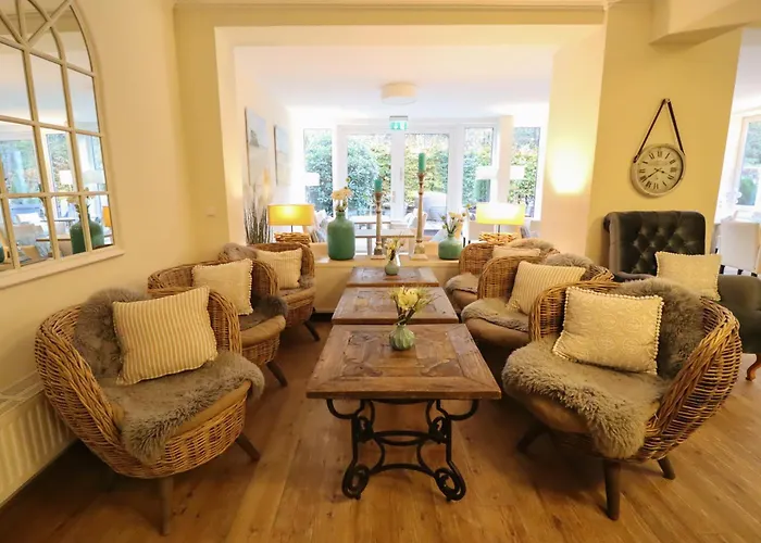 فندق Fruehstueckshotel 3*